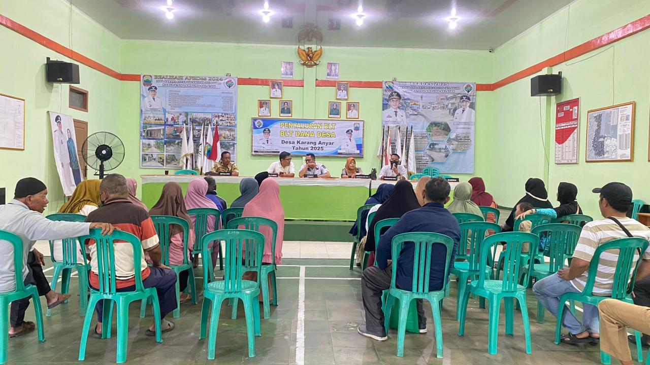 Pemerintah Desa Karang Anyar Salurkan BLT-DD Tahap III Tahun 2025 Kepada 63 KPM