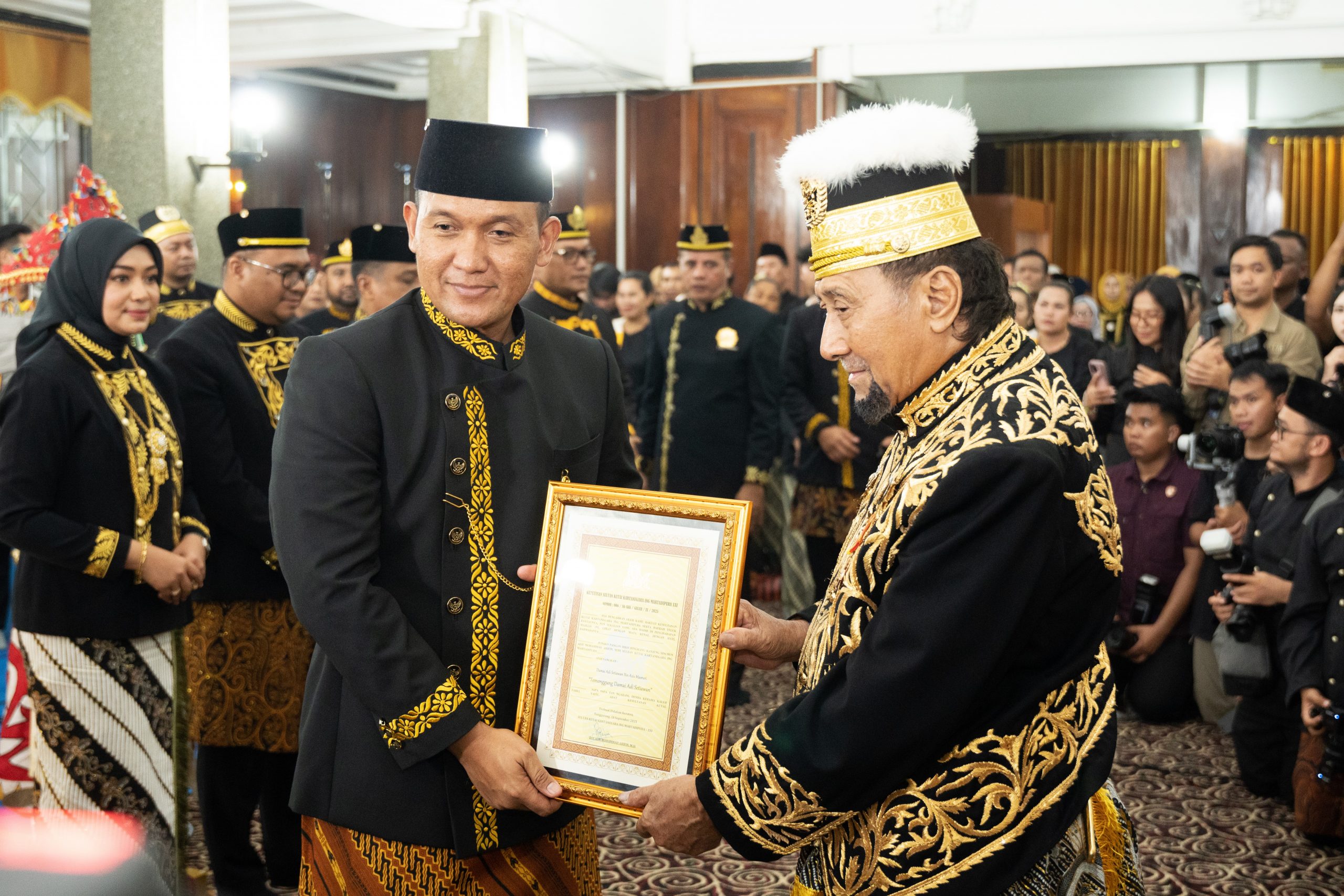 Dandim 0906/Kkr Terima Anugerah Gelar Kebangsawanan dari Kesultanan Kutai Kartanegara Ing Martadipura