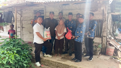 Cepat Tanggap, Camat dan DPRD Turun ke Lapangan Bantu Warga Tinggal di Rumah Tak Layak Huni