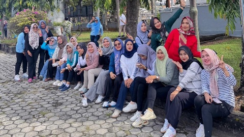 Serba-serbi Gotong Royong, Dari Sapu Lidi sampai Selfie