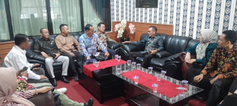 Sekwan Lamsel, Achmad Herry Terima Kunjungan Komisi III dan IV DPRD Pringsewu Bahas Pengawasan Galian C dan Peningkatan Kualitas Pendidikan