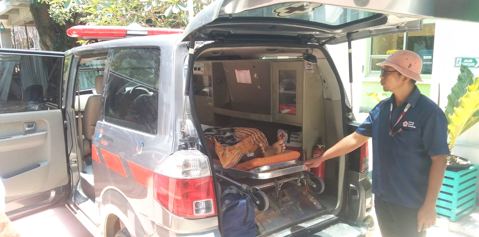 PMI Blora Bantu Warga Tak Mampu Gunakan Ambulans ke RS Sardjito Yogyakarta
