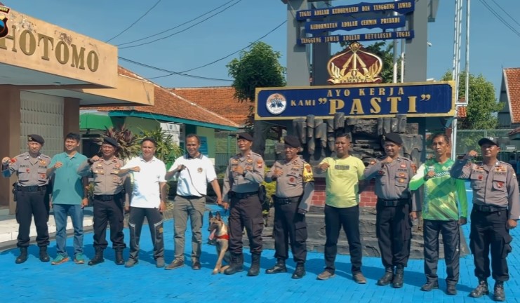 Dukung Peningkatan Kemampuan Operasional Satwa Pelacak, Kalapas Sragen Serahkan Bantuan K- 9 ke Polres