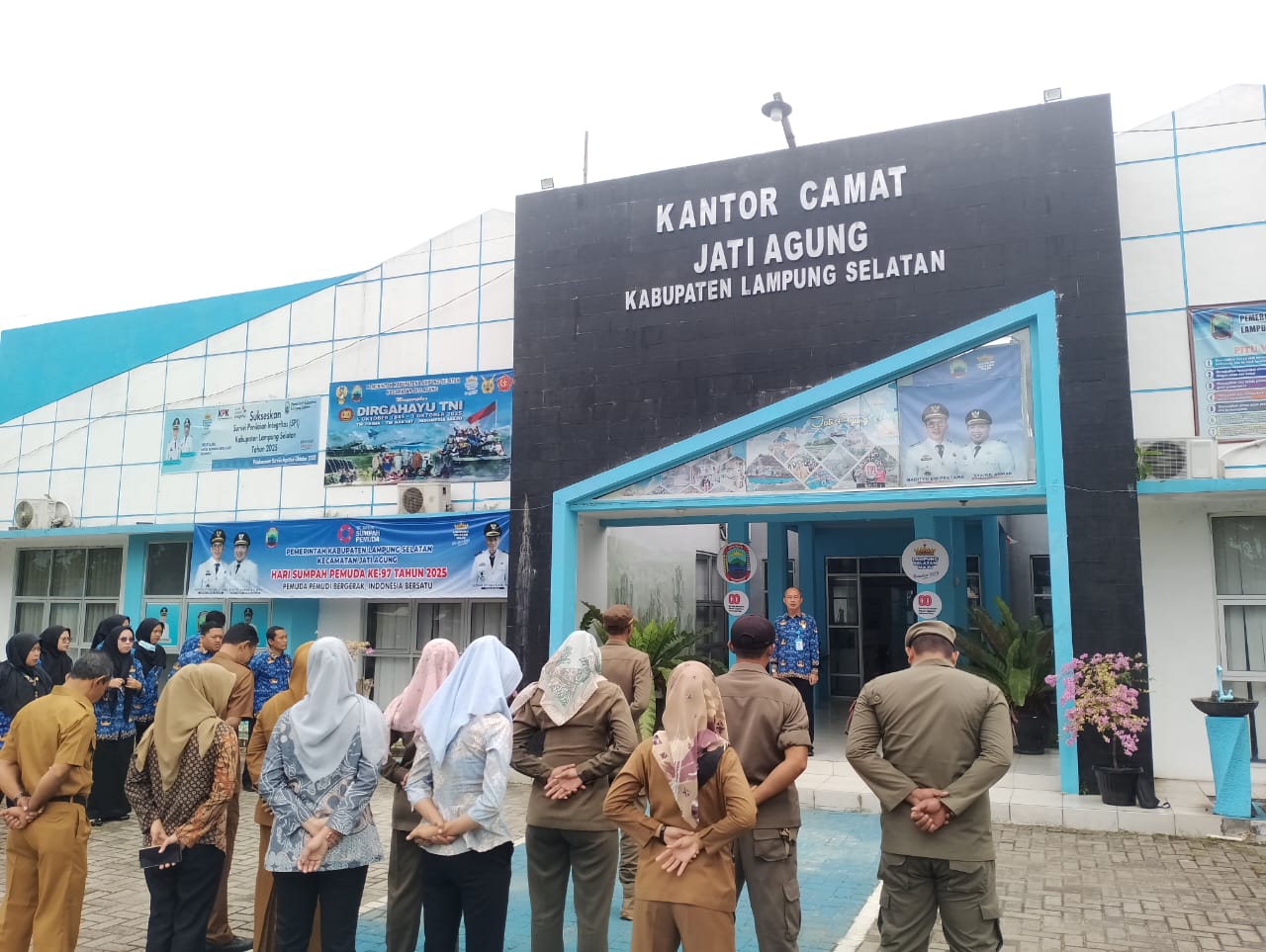 Sekcam Jati Agung Muhamad Ampina Tomas Pimpin Upacara Peringati Hari Pahlawan Nasional