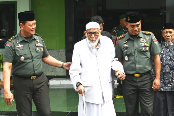 Abu Bakar Ba’asyir Silaturahmi dengan Komandan Kodim 0726/Sukoharjo, Ini Pesan Moralnya