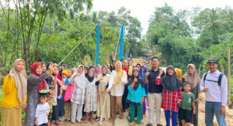 Ketua DPRD Lamsel, Erma Yusneli Tinjau Progres Pembangunan Jembatan Penghubung Jatiagung–Tanjung Bintang
