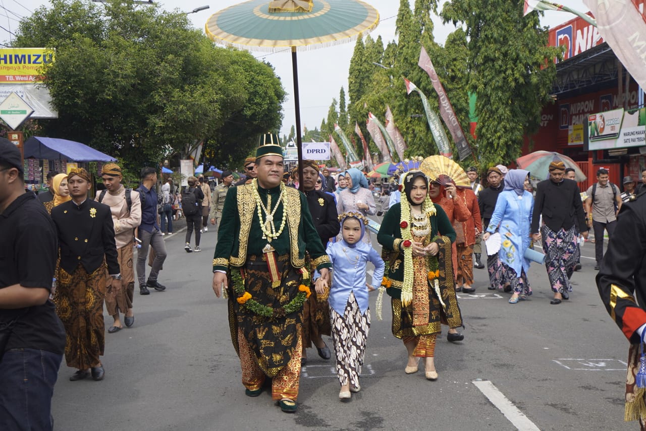 Kirab Budaya Meriahkan HUT ke-276 Kabupaten Blora, Wujudkan “Nyawiji mBangun Blora”