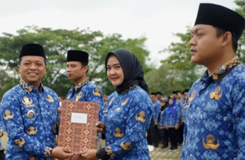 Awali Kerja 2026, Bupati Pringsewu Serahkan Ratusan SK PPPK Paruh Waktu