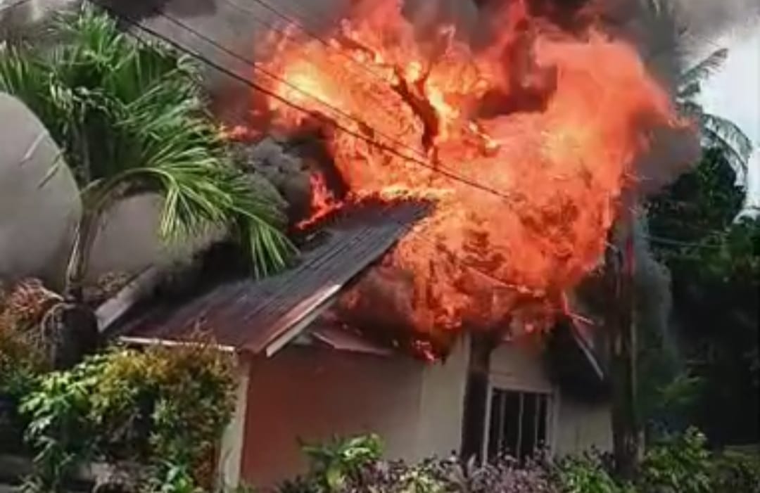 Rumah Markus Palimbong Dilalap Si Jago Merah di Siang Bolong