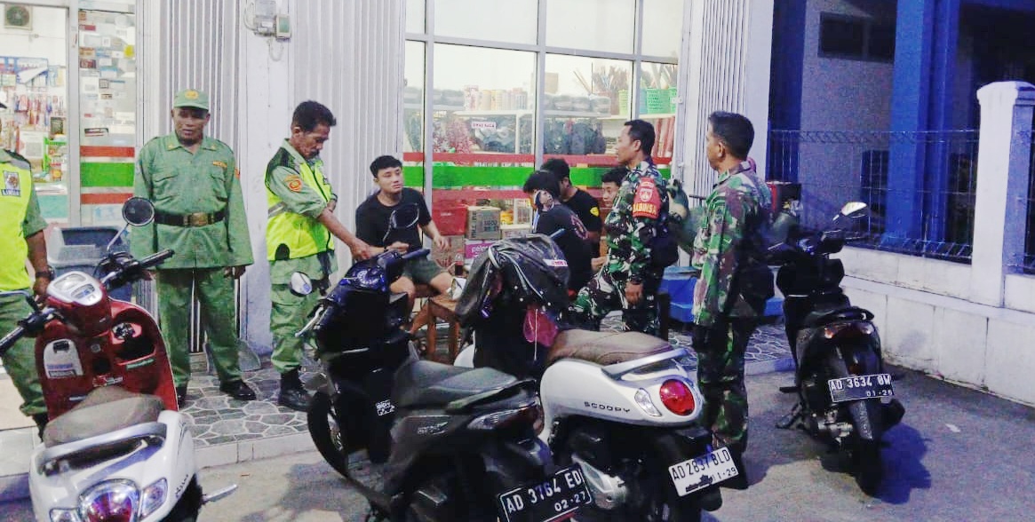 Sinergi Babinsa dan Warga, Patroli Malam Jaga Kondusivitas Desa Klewor