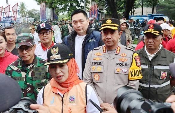 Wali Kota Jakarta Barat Instruksikan Sudin Bina Marga Tata Ulang Kabel Utilitas