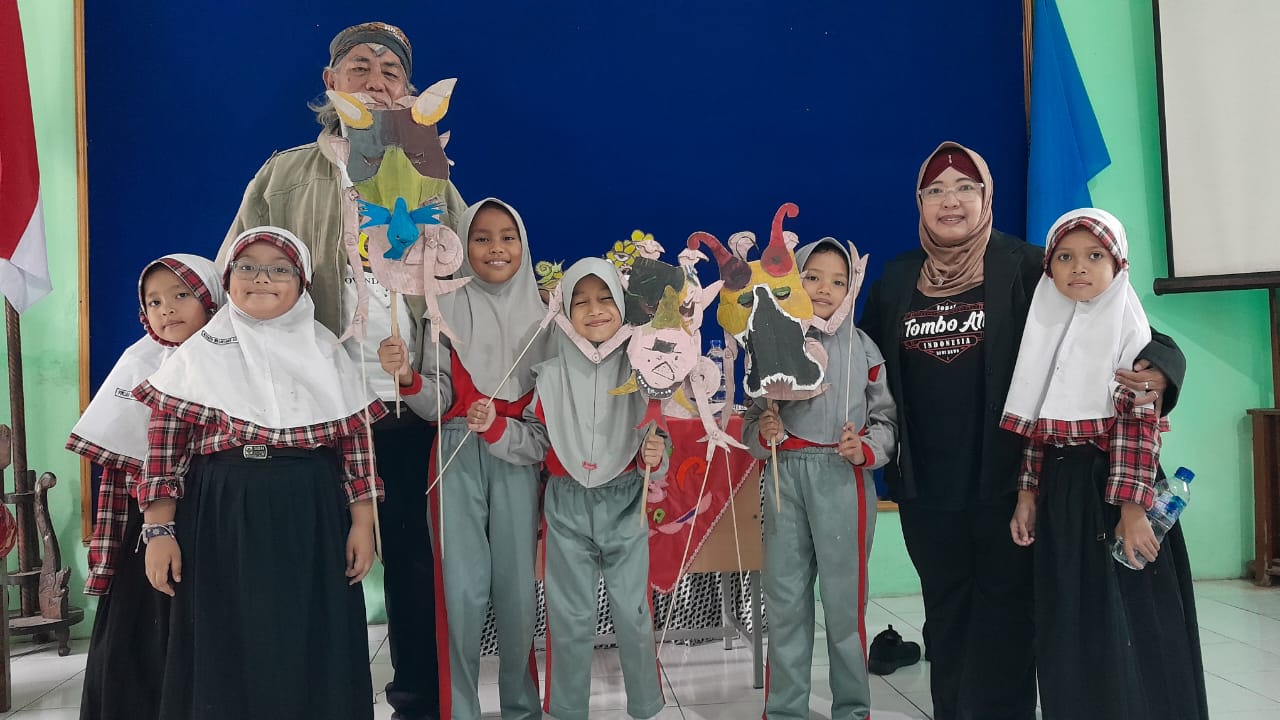 INSPIRATIF, Kenalkan Budaya Jawa dan Ajak Anak Cintai Lingkungan, Seniman Solo Gelar Workshop Wayang Keong