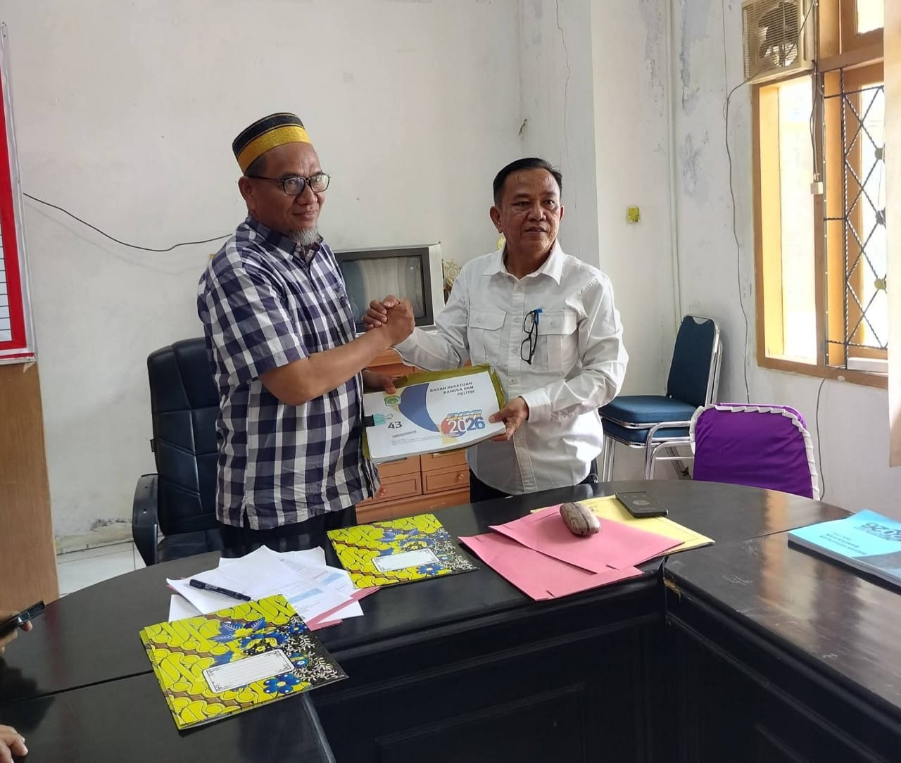 Ketua PGRI Dipercaya Bupati Andi Rahim sebagai Plt Kaban Kesbangpol