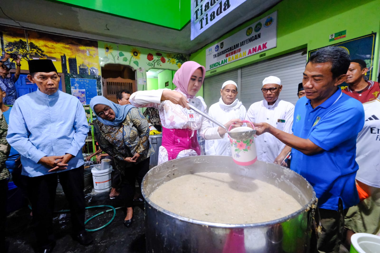 Bubur Samin Tradisi Ramadhan Masjid Darussalam Jayengan, Simbol Keberkahan dan Kerinduan
