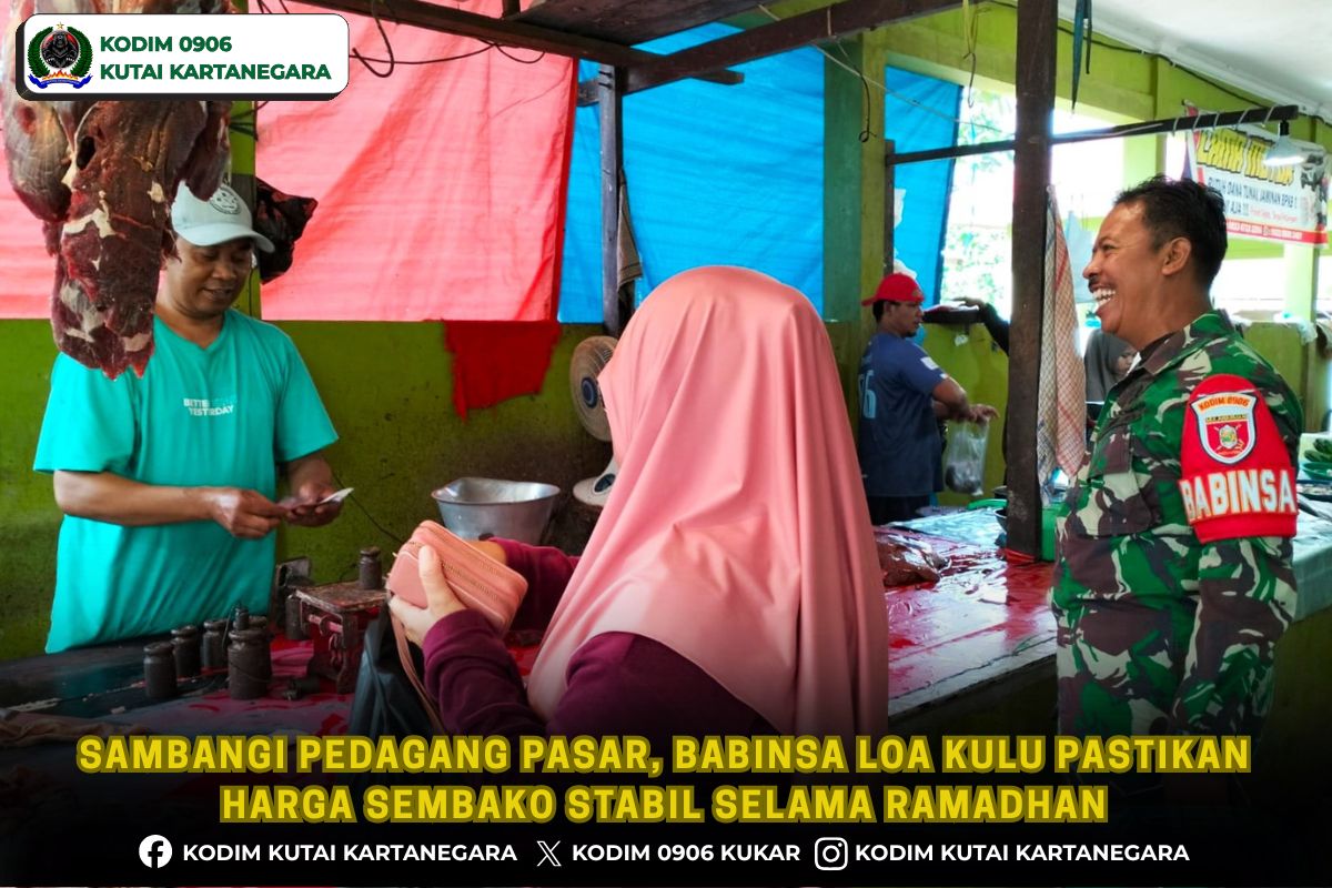 Sambangi Pedagang Pasar, Babinsa Loa Kulu Pastikan Harga Sembako Stabil Selama Ramadhan