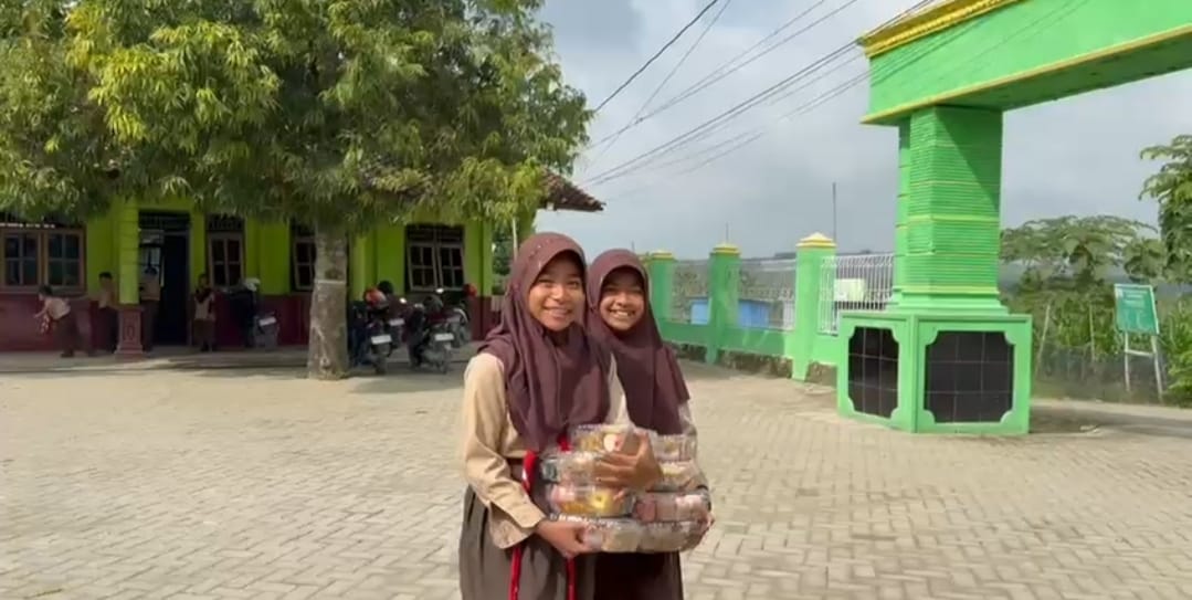 Makan Bergizi Gratis di Jepon Blora Tuai Apresiasi, Siswa Antusias dan Habiskan Makanan Tanpa Sisa