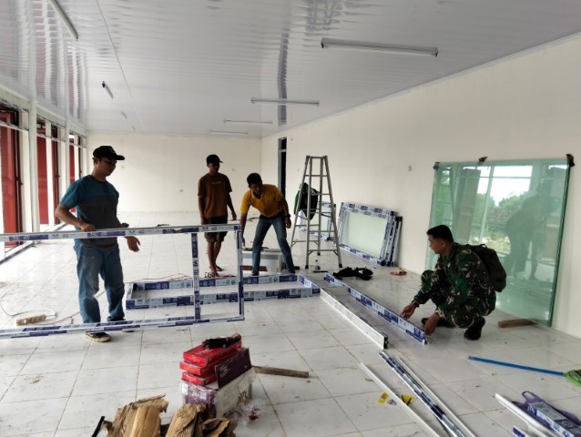 Babinsa Serda Didik Iswanto Dampingi Pembangunan Gerai KDKMP di Desa Getas