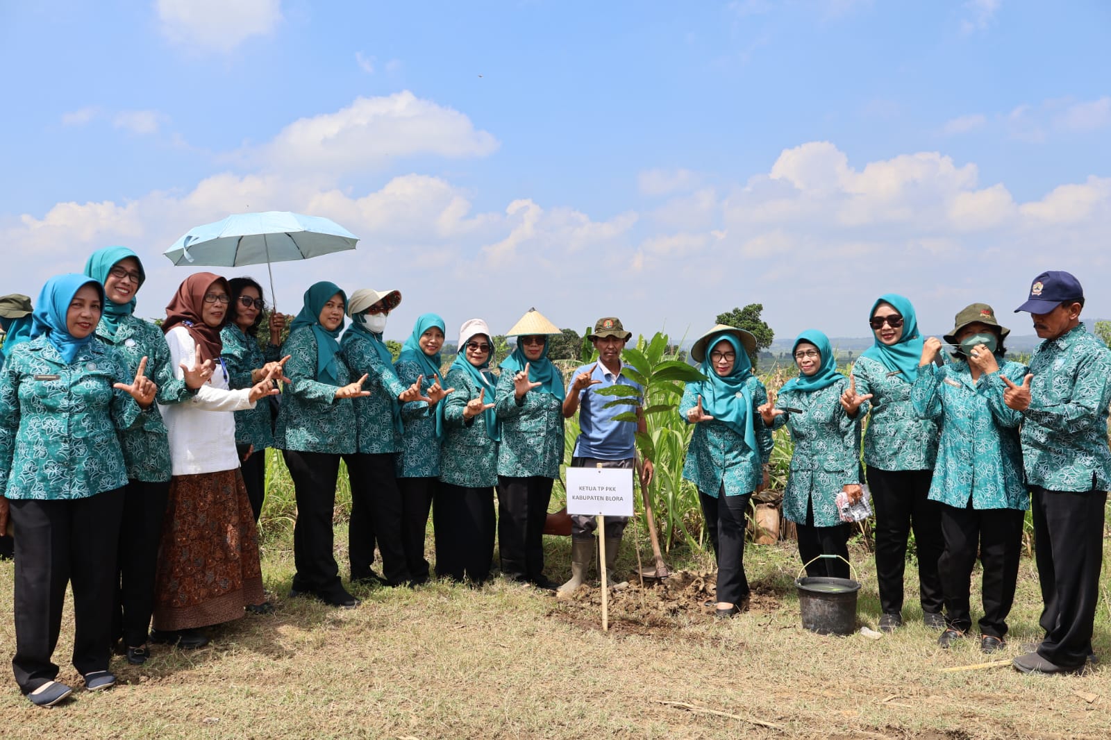 TP PKK Kabupaten Blora Tanam Bibit Pohon di Situs Kesongo