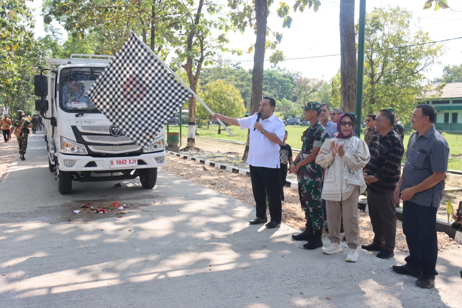 Bupati Blora Serahkan 55 Unit Truk untuk Koperasi Merah Putih