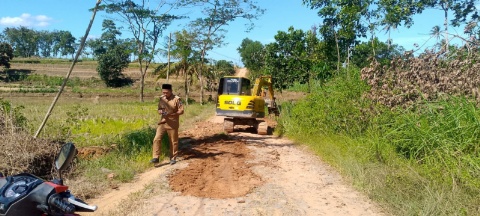 Jalan Pertanian Rusak di Desa Bumijaya Mulai Diperbaiki Lewat Swadaya Masyarakat
