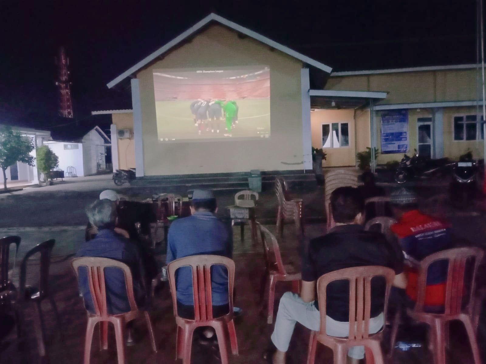 Akrab,Kades Jatimulyo Nobar Bareng Pedagang UMKM Dan Warga Masyarakat Di Final Liga Champions,Lagi Lagi Arsenal Jadi Pecundang Setelah Kalah Dari PSG