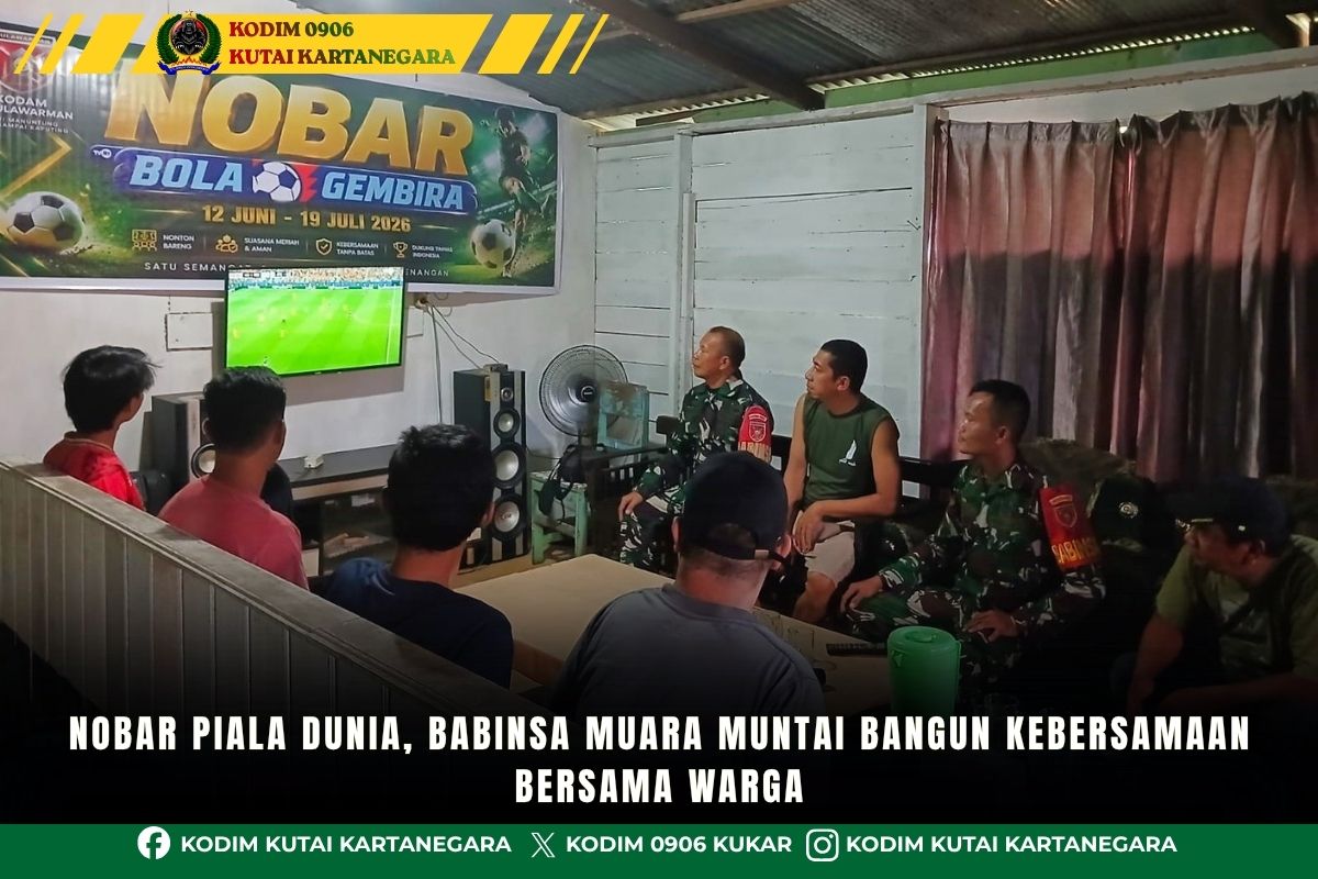 Nobar Piala Dunia, Babinsa Muara Muntai Bangun Kebersamaan Bersama Warga