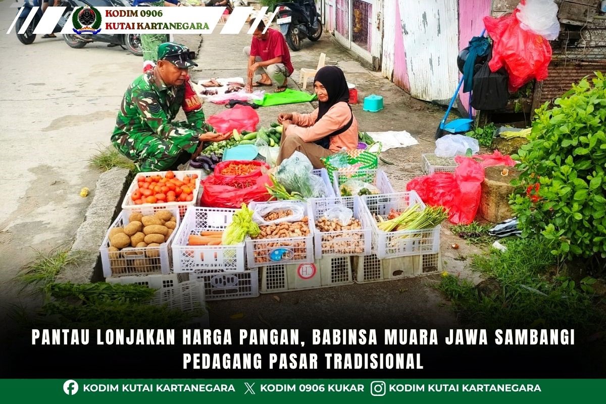 Pantau Lonjakan Harga Pangan, Babinsa Muara Jawa Sambangi Pedagang Pasar Tradisional