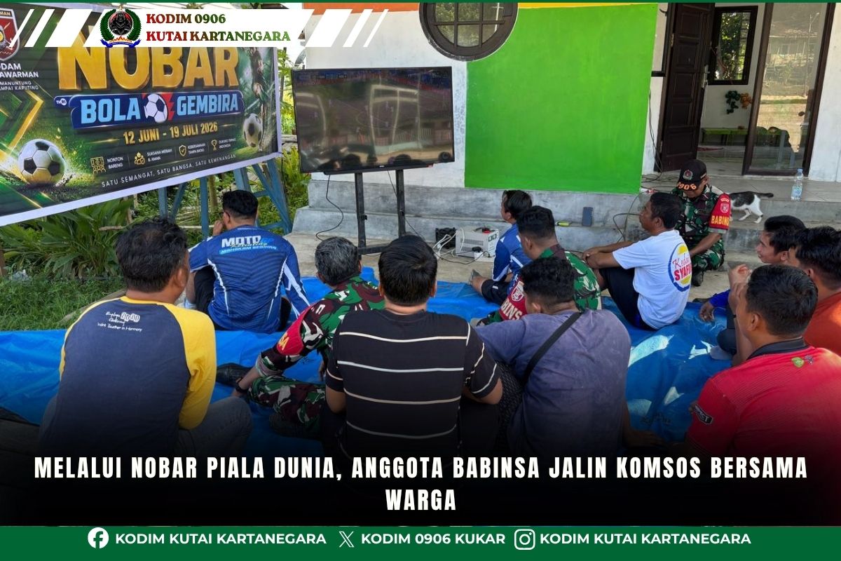 Melalui Nobar Piala Dunia, Anggota Babinsa Jalin Komsos Bersama Warga