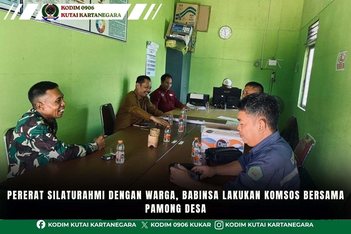 Pererat Silaturahmi dengan Warga, Babinsa Lakukan Komsos Bersama Pamong Desa