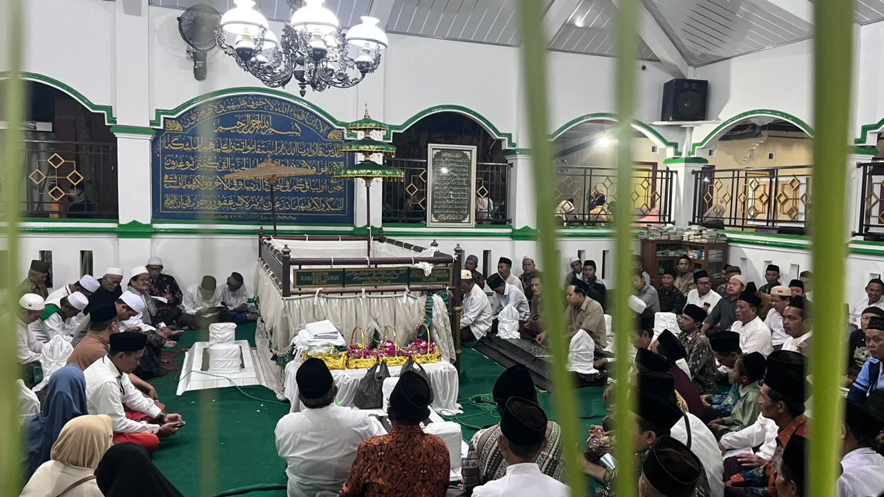 Bupati Blora Hadiri Tradisi Buka Kelambu Makam Sunan Pojok dalam Rangkaian Haul 1448 H