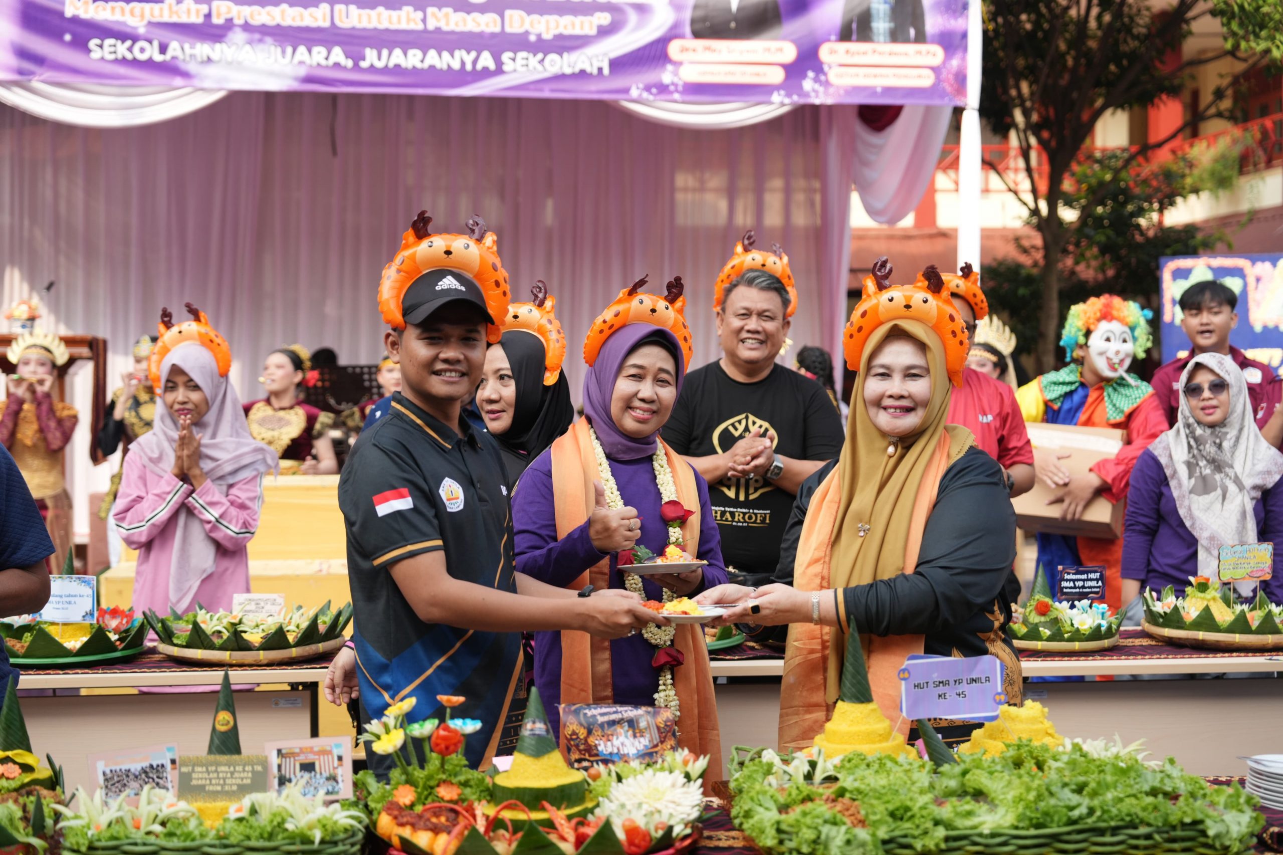 Meriahkan Usia Ke 45,SMA YP Unila Gelar Jalan Sehat Dan Potong Tumpeng