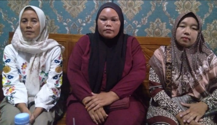 Orang Tua Wali Murid SDN 3 JatimulyoTegaskan,Foto Kopi Buku Mata Pelajaran Sekolah Murni Inisiatif Sendiri Dan Tidak Melibatkan Pihak Sekolah