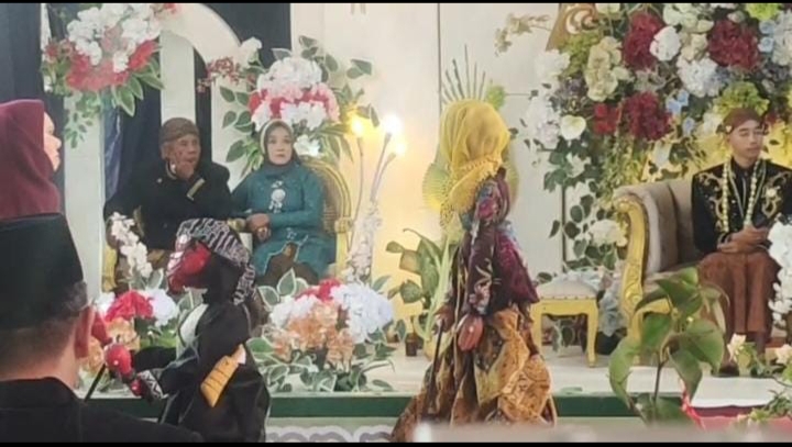 Ngunduh Wohing Katresnan: Tausyah Manten Wayang Golek Pitutur di Batan