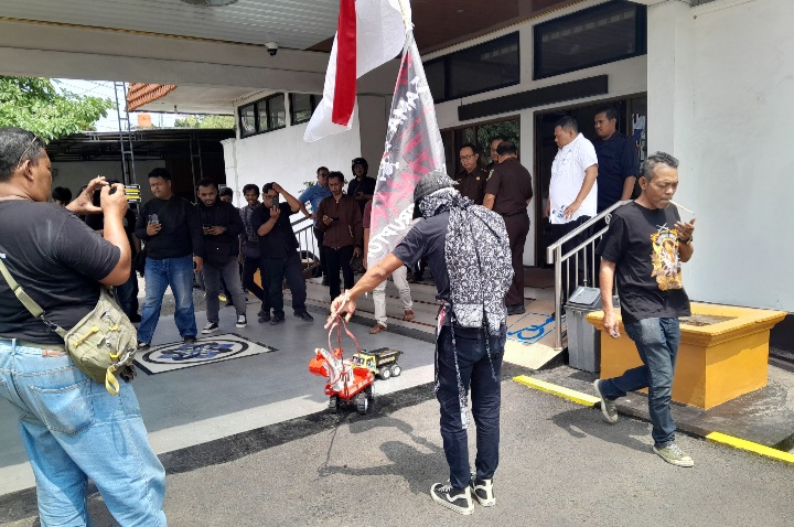 Kartu Kuning untuk Kejaksaan Blora, Mat Tohek Sampaikan Enam Tuntutan