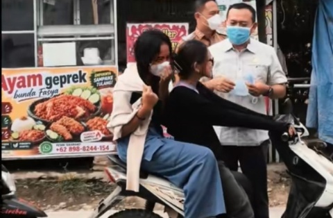 Abu Krakatau Mereda, Agus Sartono Ingatkan Warga Tetap Waspada dan Gunakan Masker