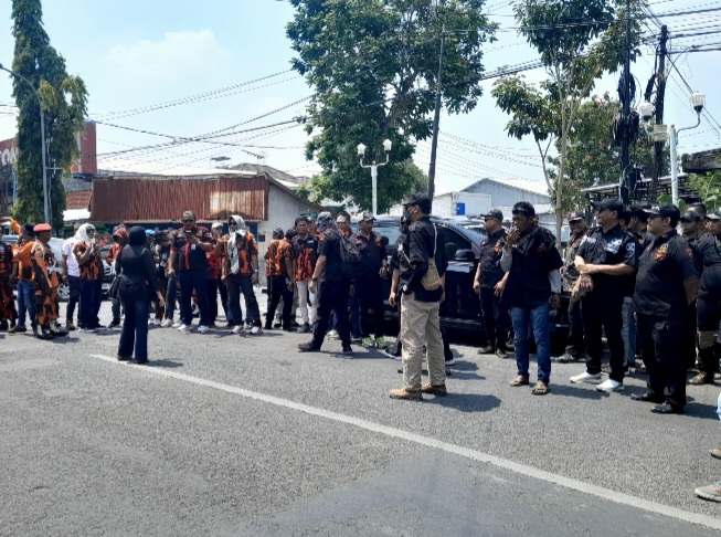 Ratusan Personel GRIB Jaya Blora Gelar Aksi Damai, Tuntut Transparansi Lelang Jaminan di PNM