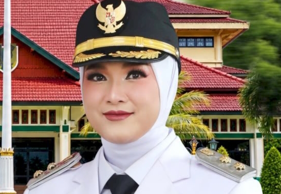 OTT KPK Terhadap Bupati Klaten, Wakil Bupati Mahannu Yulindha Pratiwi Panik, Lari Dikejar Awak Media!