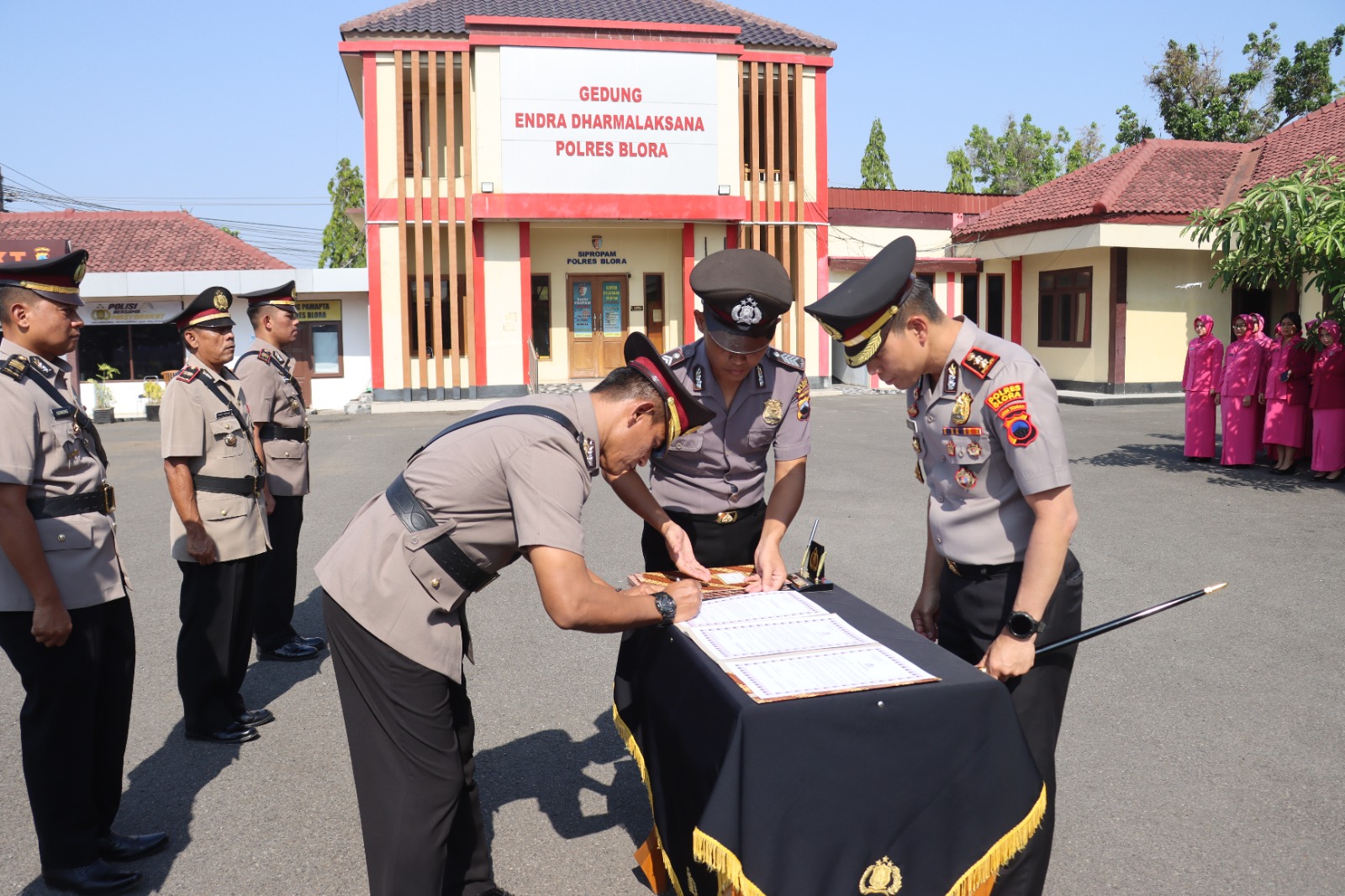 Polres Blora Gelar Sertijab dan Pengambilan Sumpah Janji Sejumlah PJU serta Kapolsek Jajaran