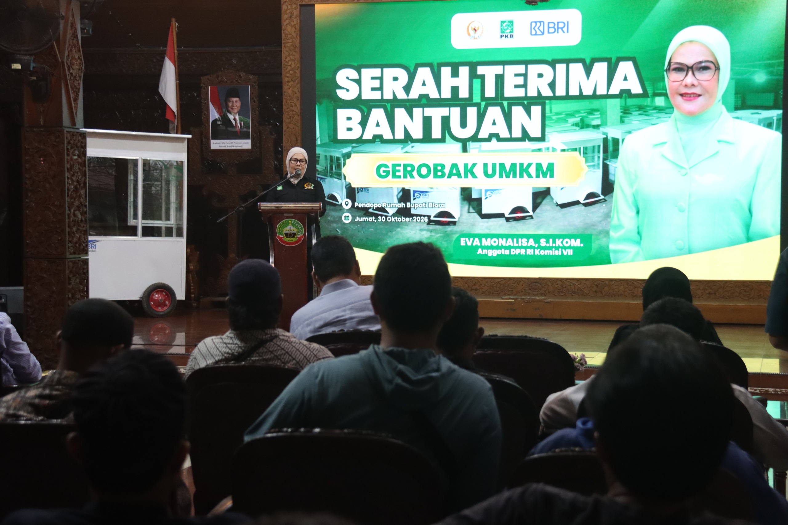 132 Pelaku UMKM Blora Terima Bantuan Gerobak Usaha dari BRI Peduli