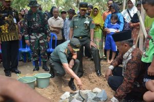 Peletakan Batu oleh PANGDAM IV Diponegoro