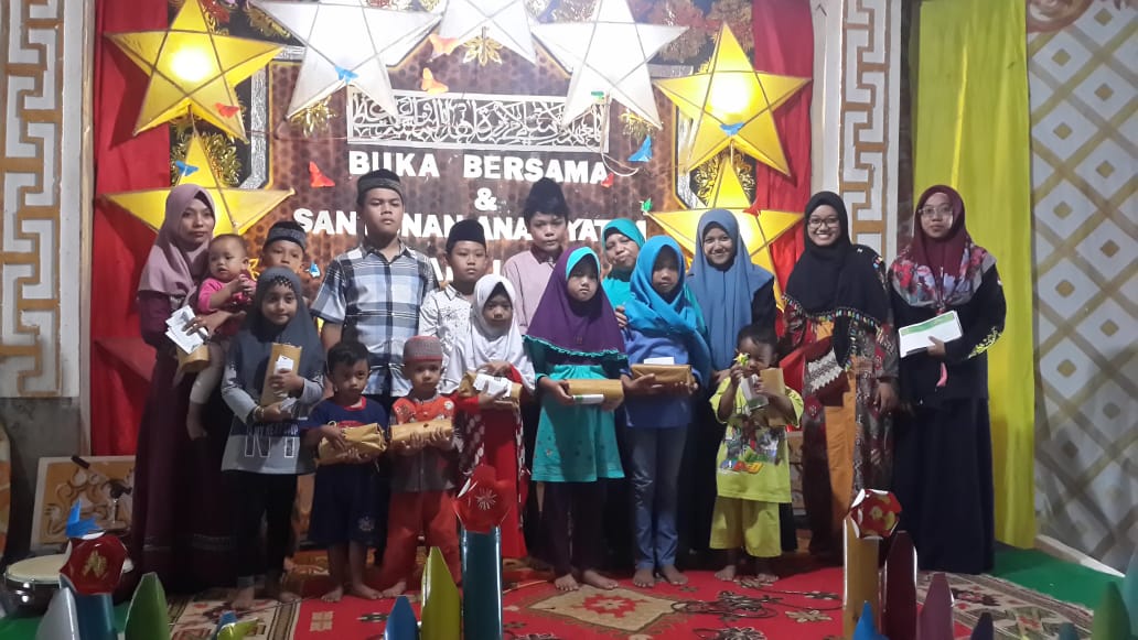 Santuni Warga, Santri Durrotu Aswaja Diharap Amalkan Ilmu