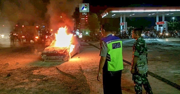 Sebuah Mobil Sedan Terbakar di SPBU Ngebruk Juwana