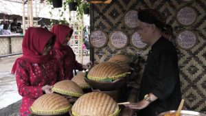 Pasar Pinggir Alas Baturraden Sediakan Makanan Tradisional