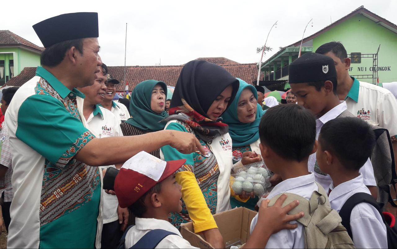 Siswa MI Ma’arif NU 1 Karangkemiri Pekuncen Dilatih Berwirausaha