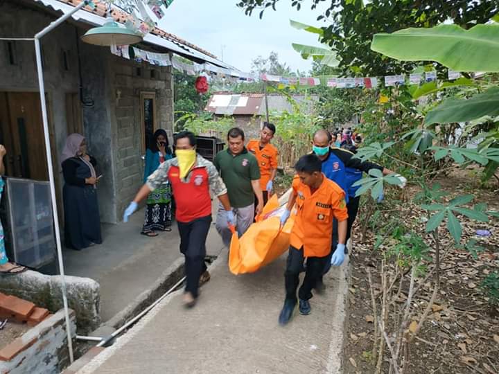 Pramuka Peduli Bantu Evakuasi Jenazah Wanita Sebatangkara