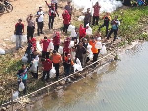 Dinkannak Tebar 40.000 ekor Benih Ikan Baung di Reservaat Serayu