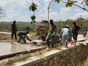 Inilah Semangat TNI Dan Masyarakat Karangawen Dihari Pertama Pelaksanaan TMMD