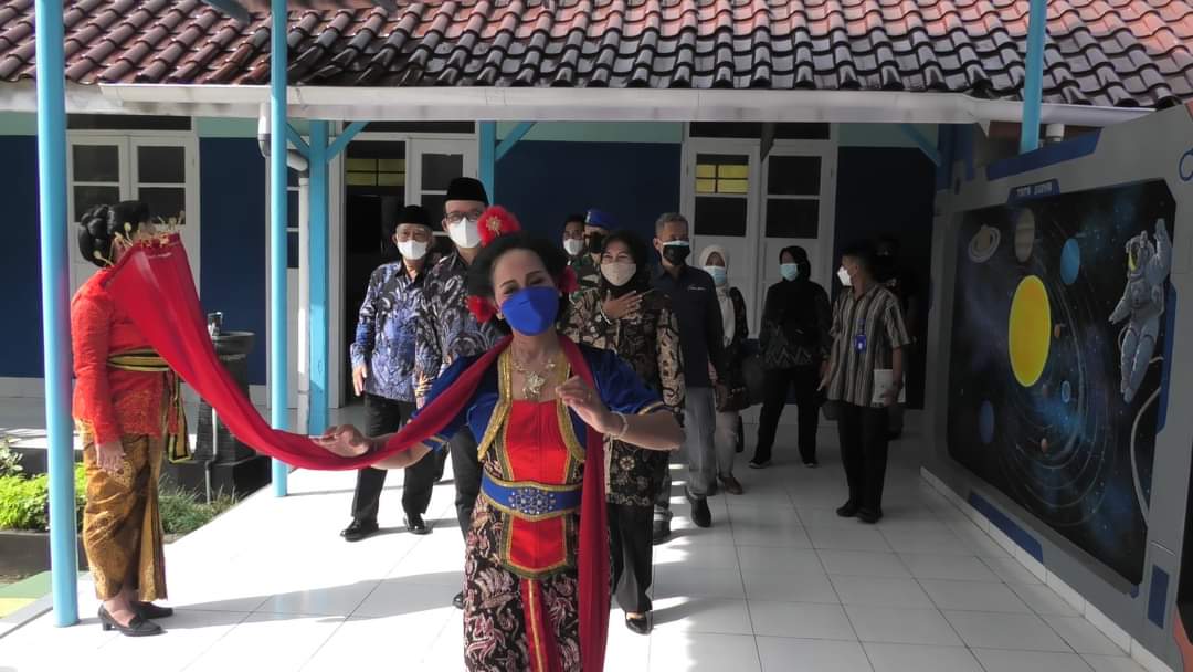 Tari Gambyong Sambut Bupati Pada Peresmian Gedung TK-SD-SMP-SMA Kristen 1 Purwokerto