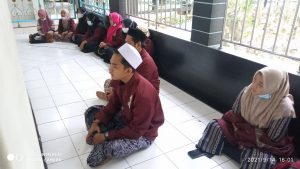 Teruskan Tradisi, KKN IK IAIN Kudus Di Kecamatan Tambakromo Laksanakan Ziarah